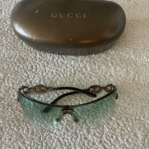 Gucci women sunglasses (case incl.)